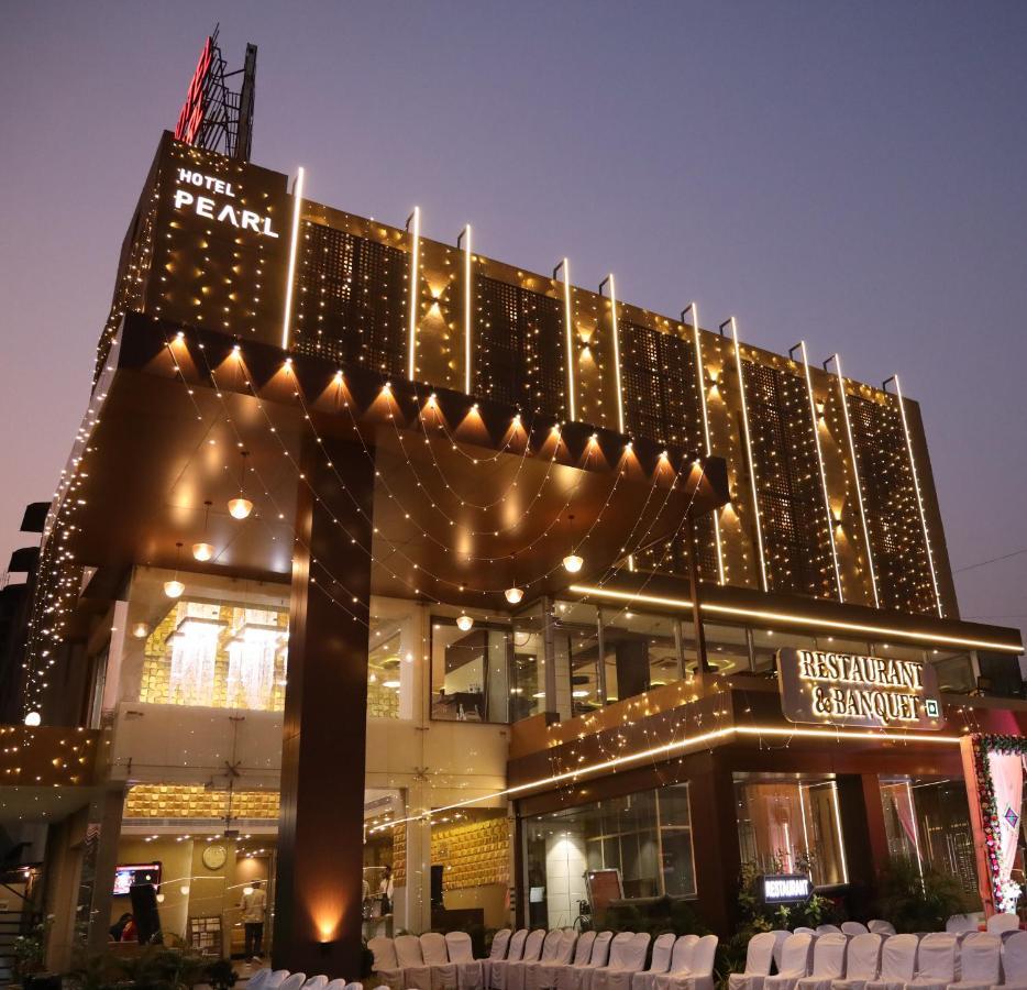 Pearl Hotel & Banquets Ahmedabad Exteriör bild
