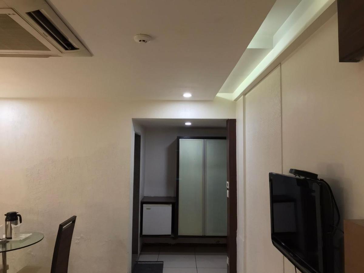 Pearl Hotel & Banquets Ahmedabad Exteriör bild