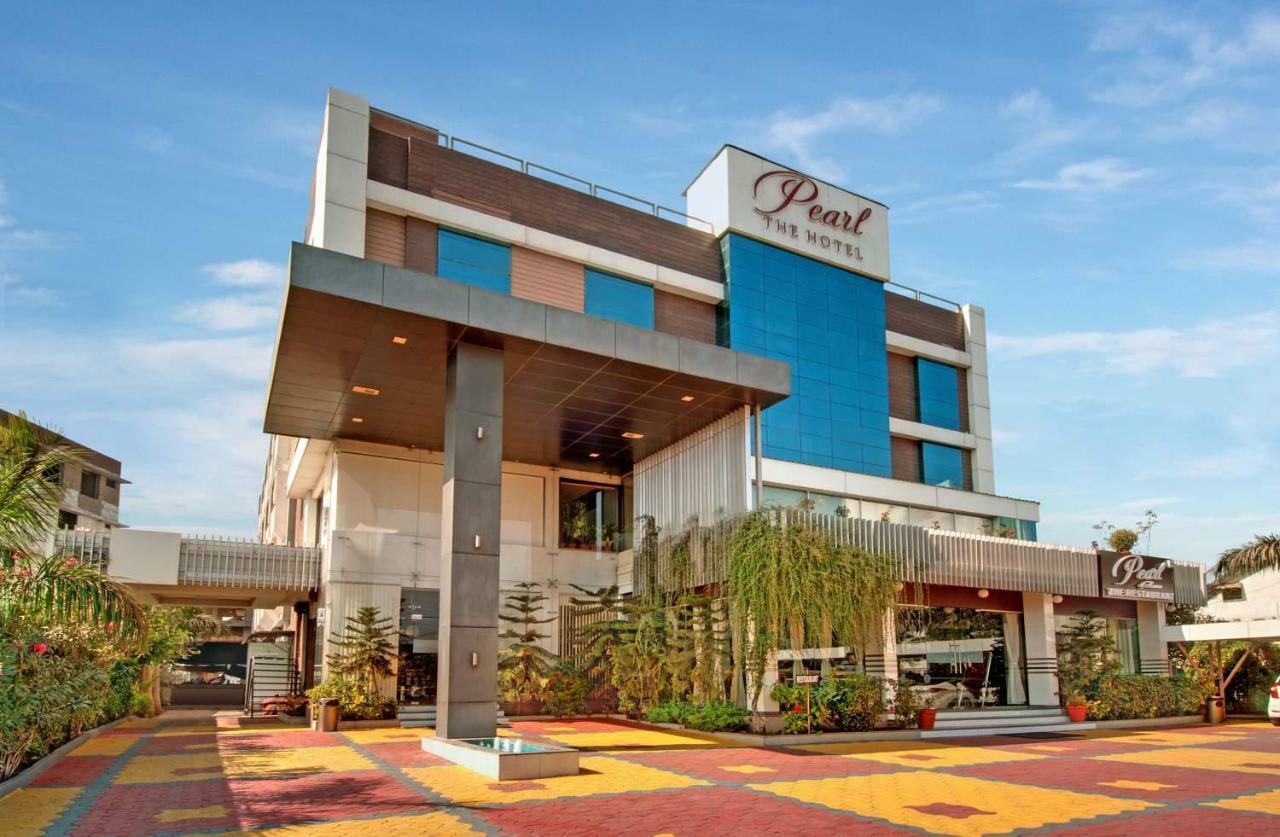 Pearl Hotel & Banquets Ahmedabad Exteriör bild